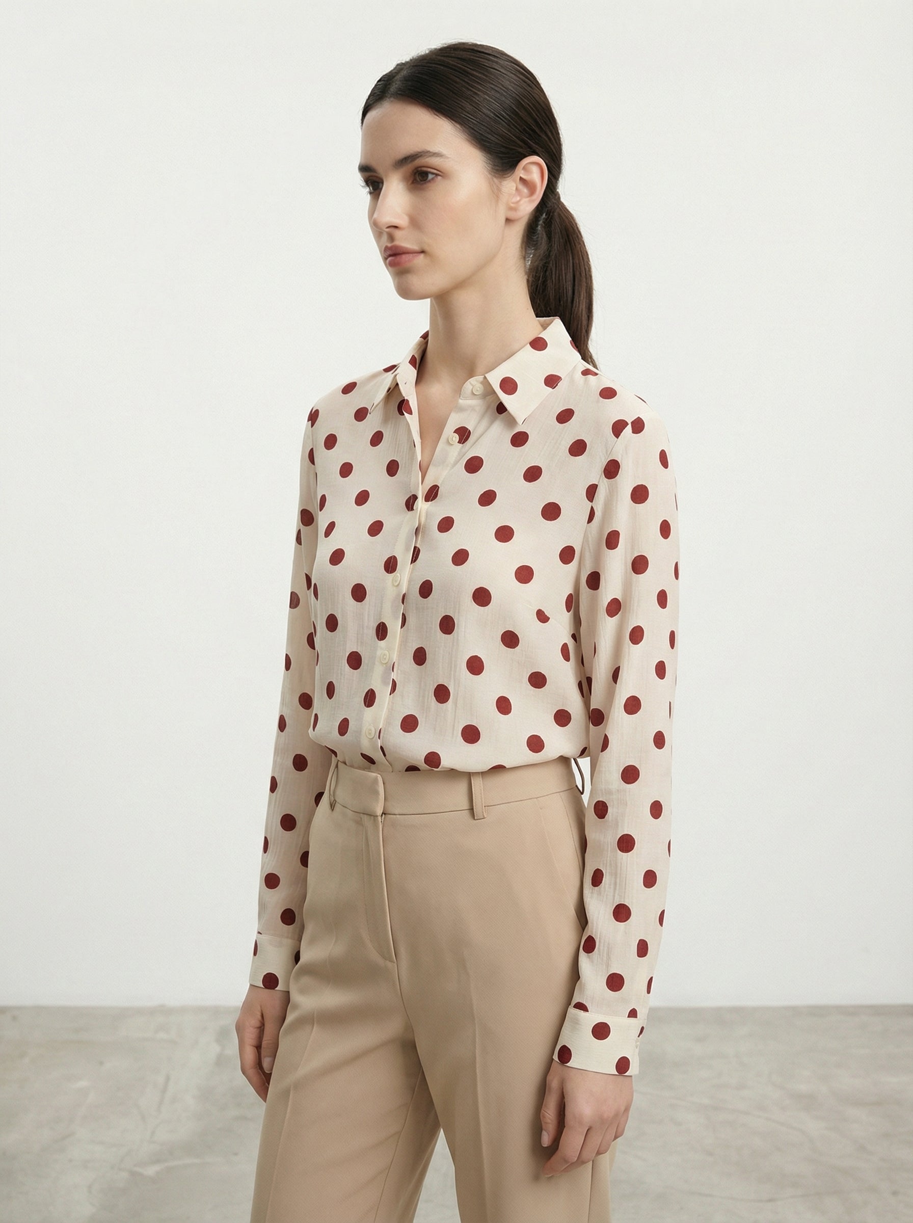 Camicia a pois semitrasparente