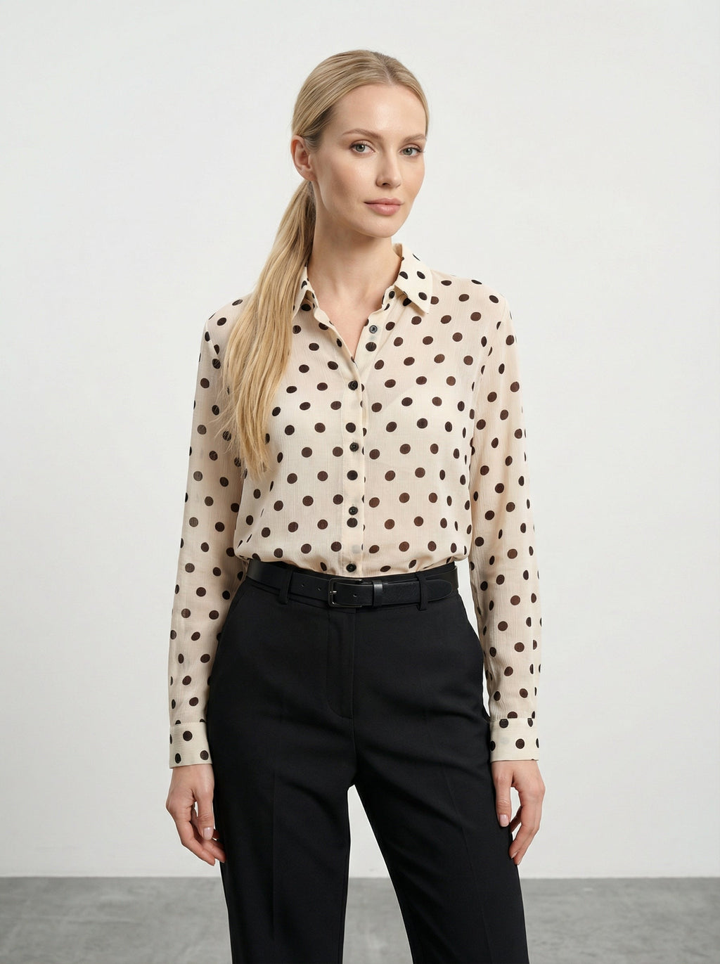 Camicia a pois semitrasparente