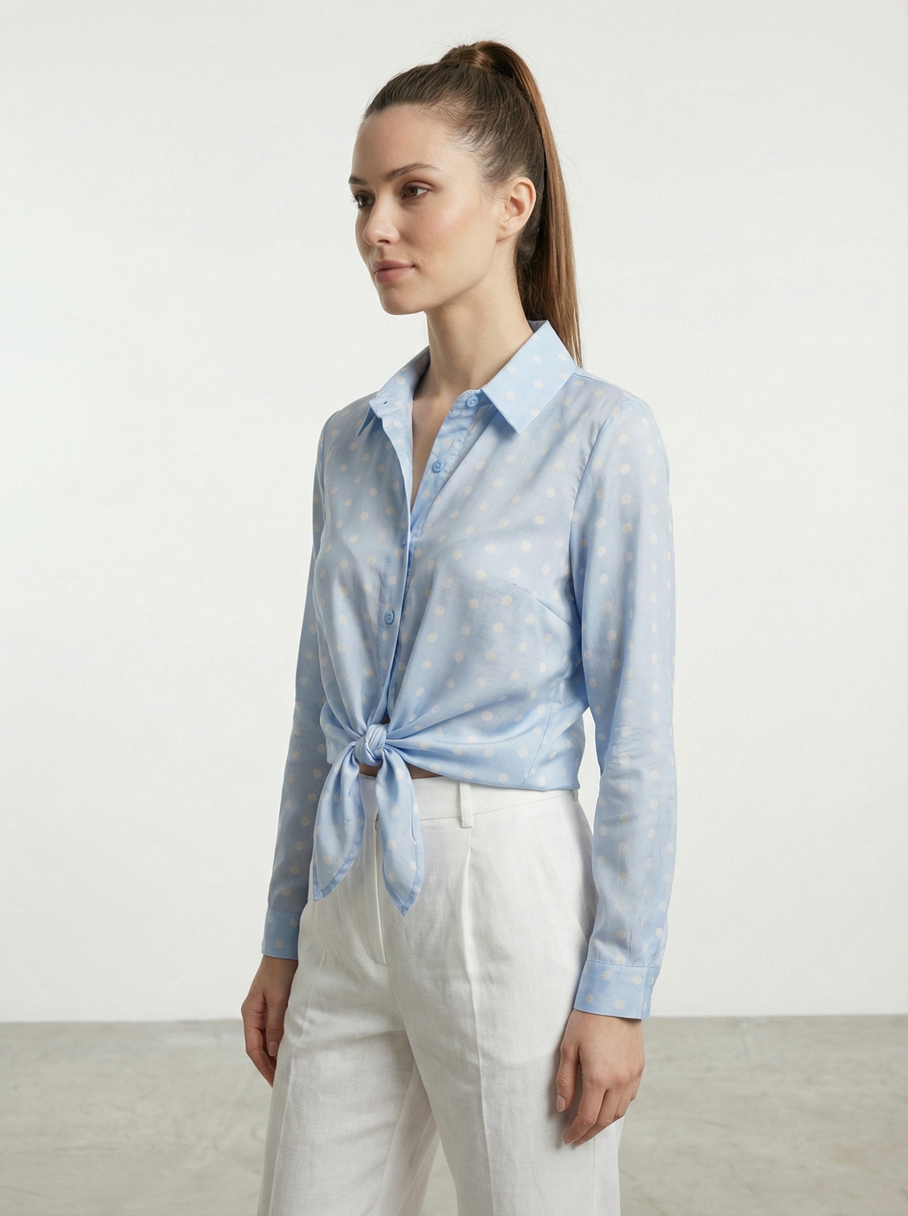 Camicia a pois con nodo