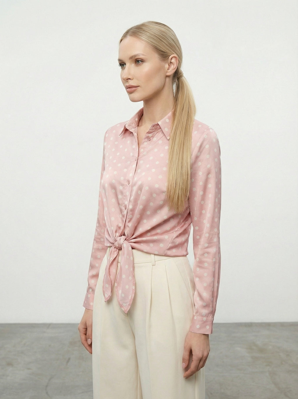 Camicia a pois con nodo