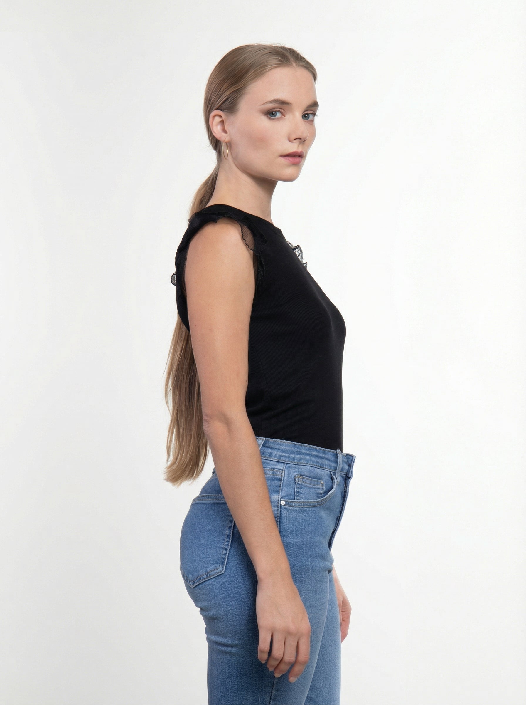 Canottiera a Costine con Maniche in Pizzo