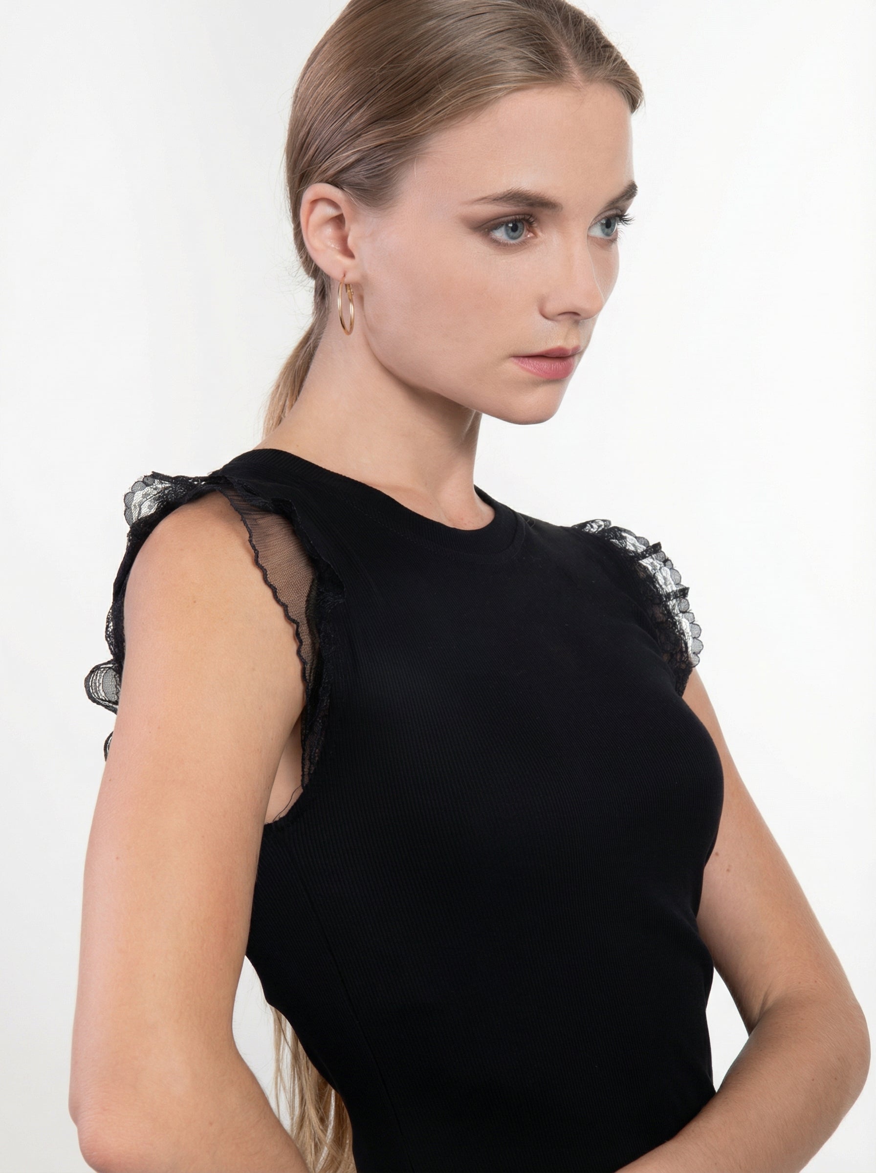 Canottiera a Costine con Maniche in Pizzo