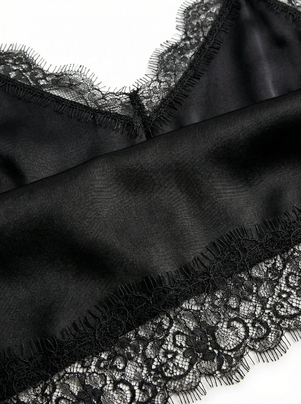 Canottiera satinata con pizzo