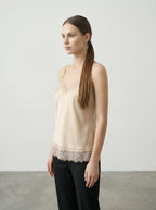 Canottiera satinata con pizzo