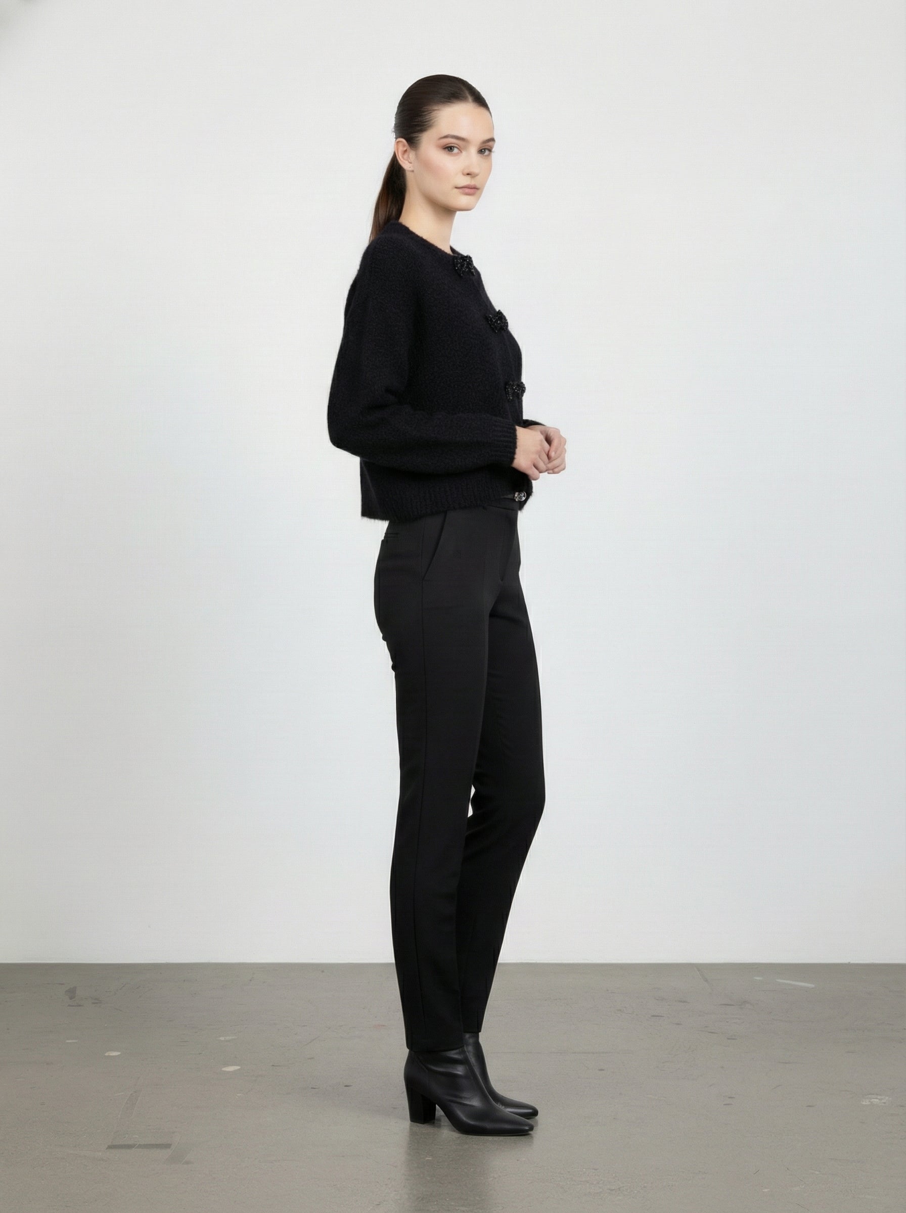 Cardigan con bottoni decorativi