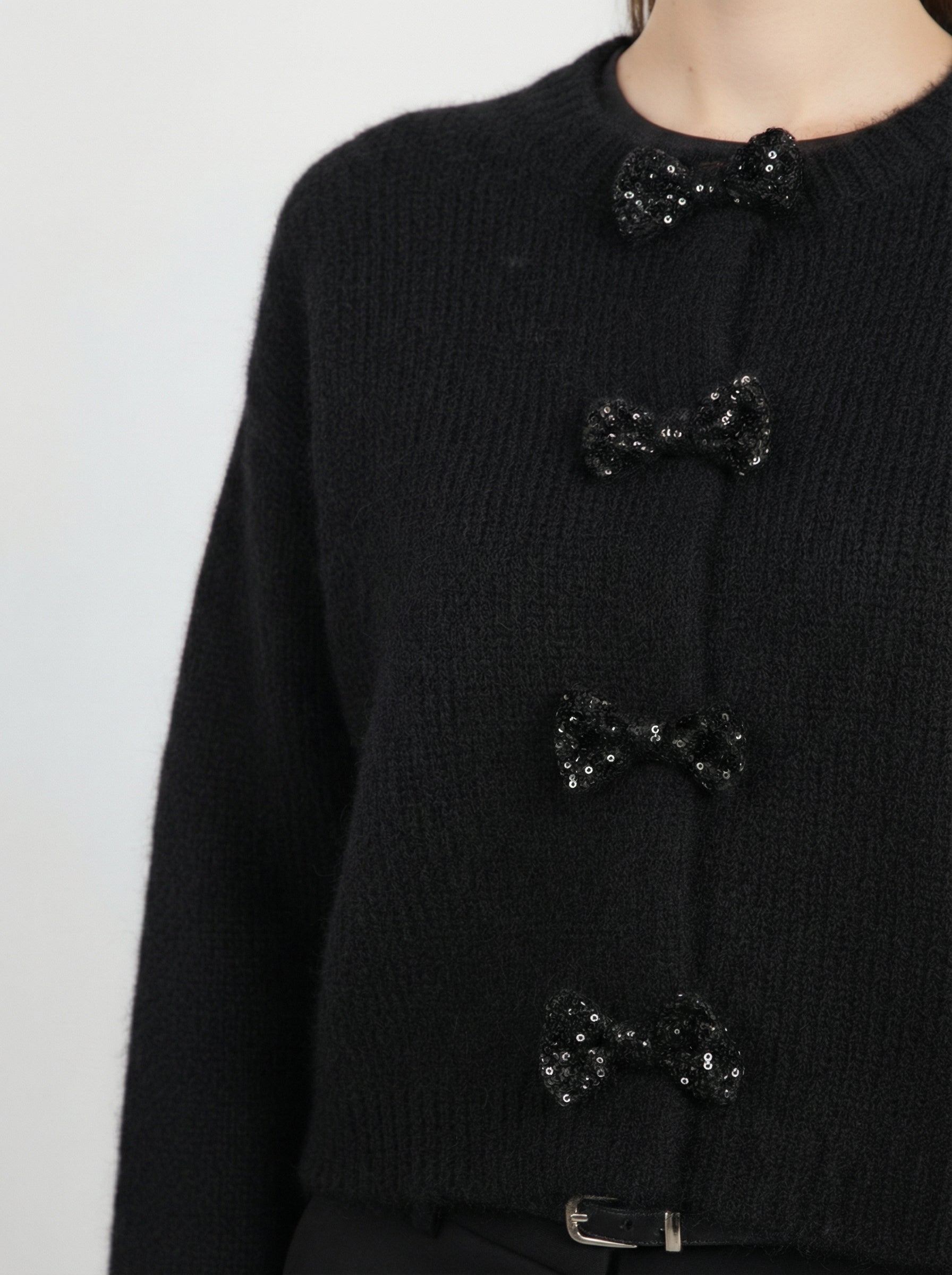 Cardigan con bottoni decorativi