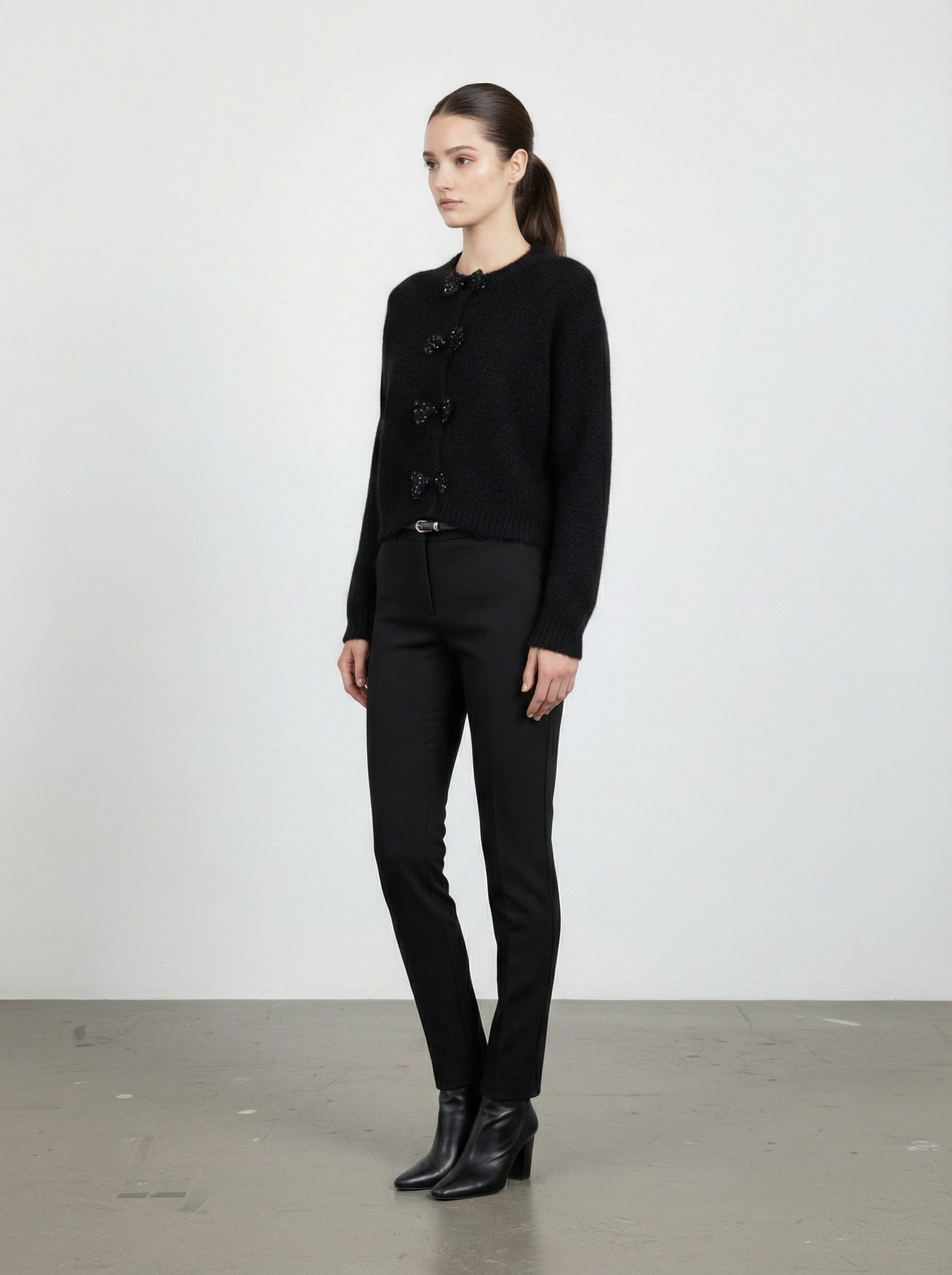 Cardigan con bottoni decorativi