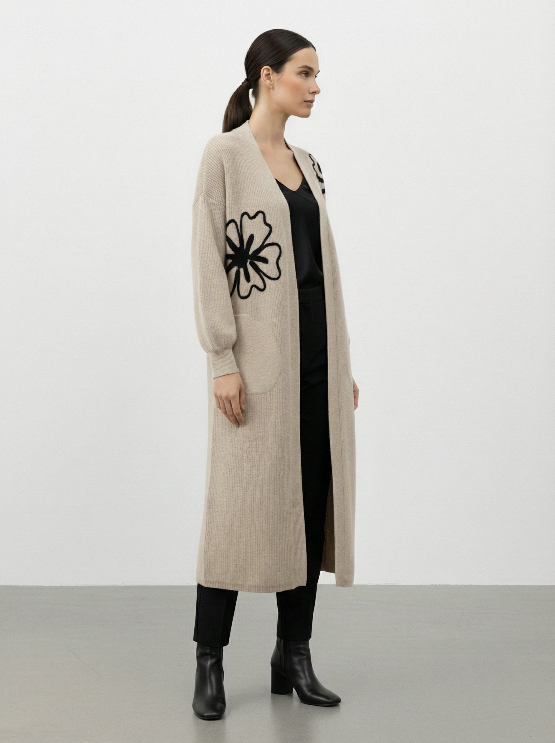 Cardigan lungo con fiori
