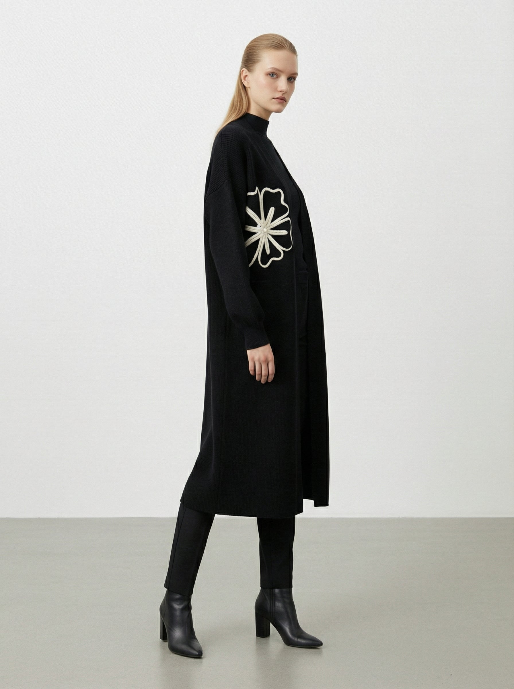 Cardigan lungo con fiori