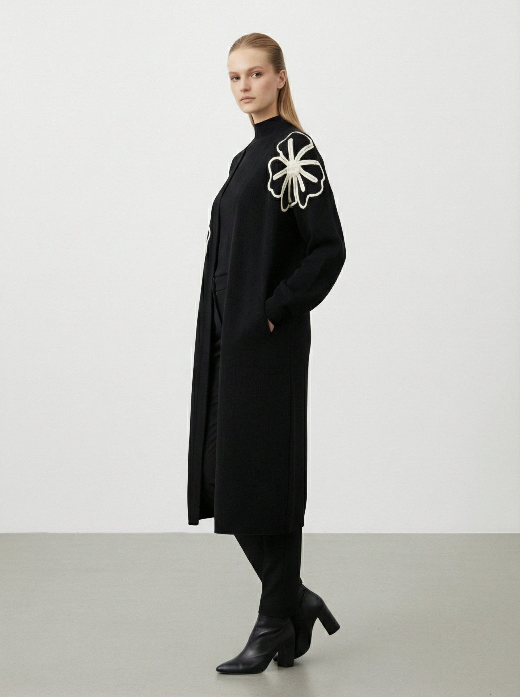 Cardigan lungo con fiori