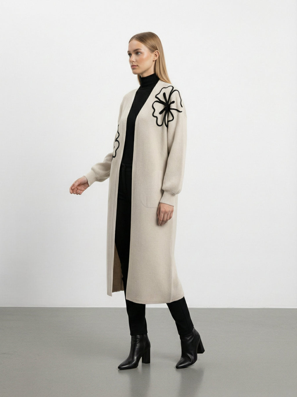 Cardigan lungo con fiori