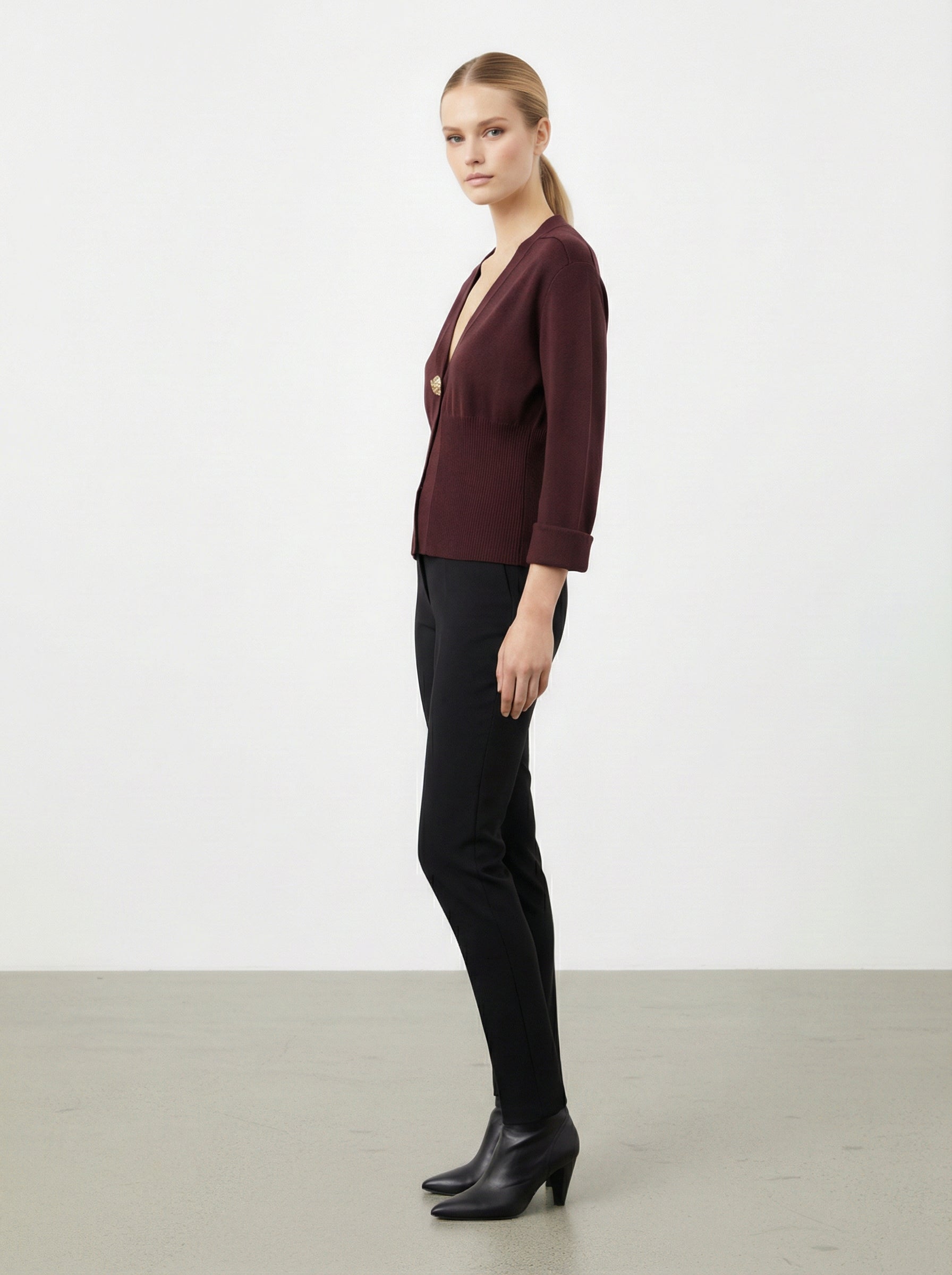 Cardigan con Bottone Dorato