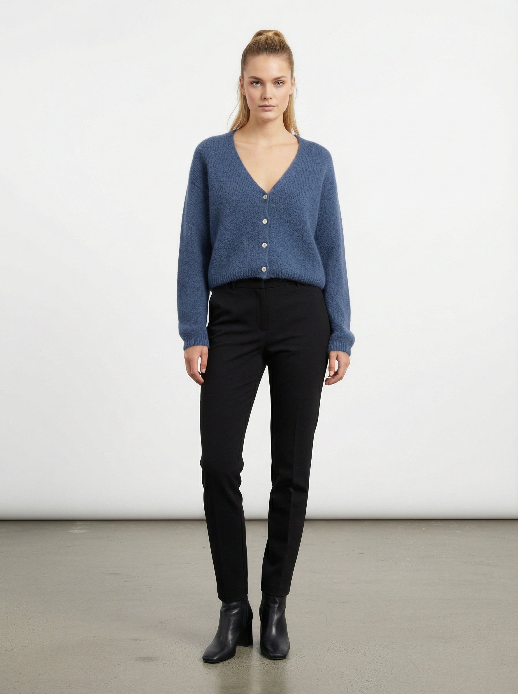 Cardigan misto lana con bottoni