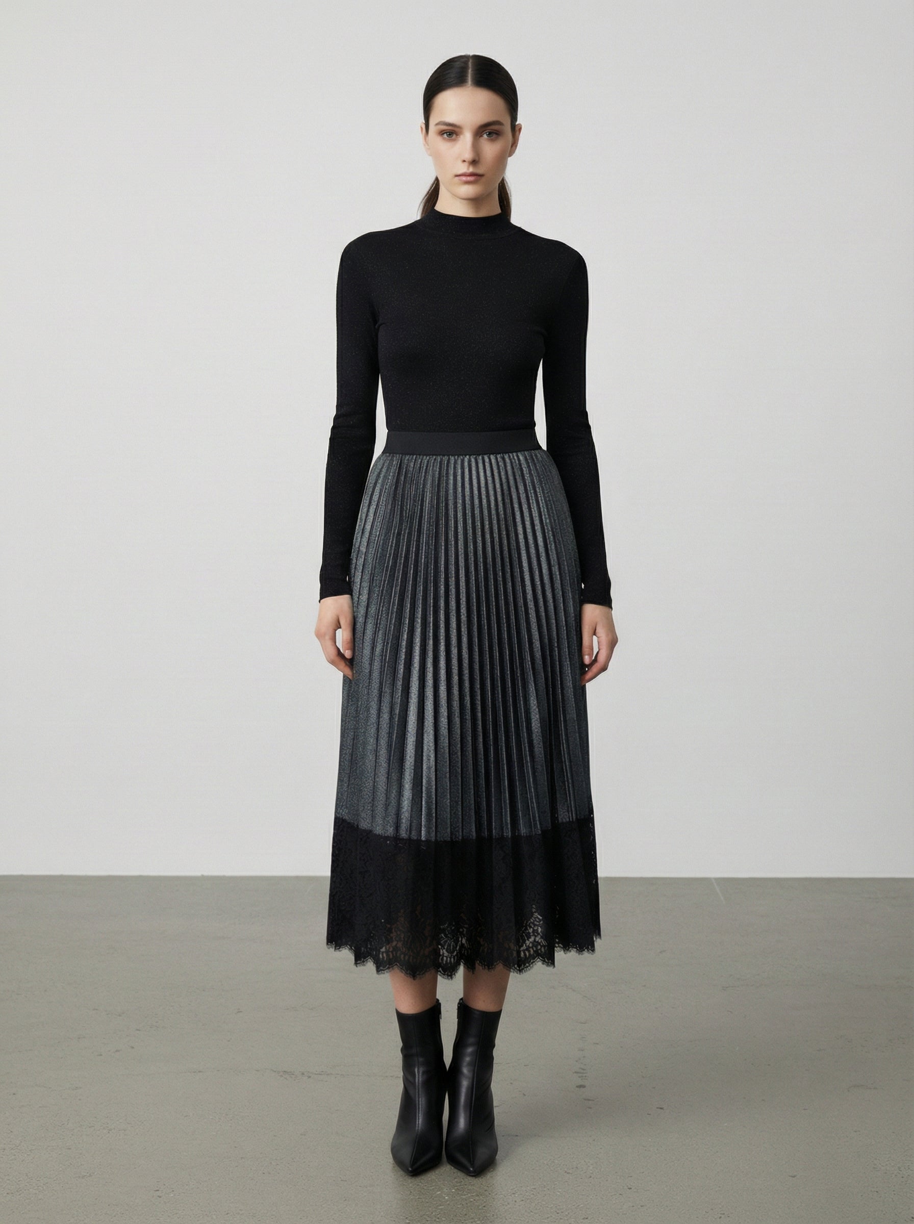 Gonna laminata con pizzo