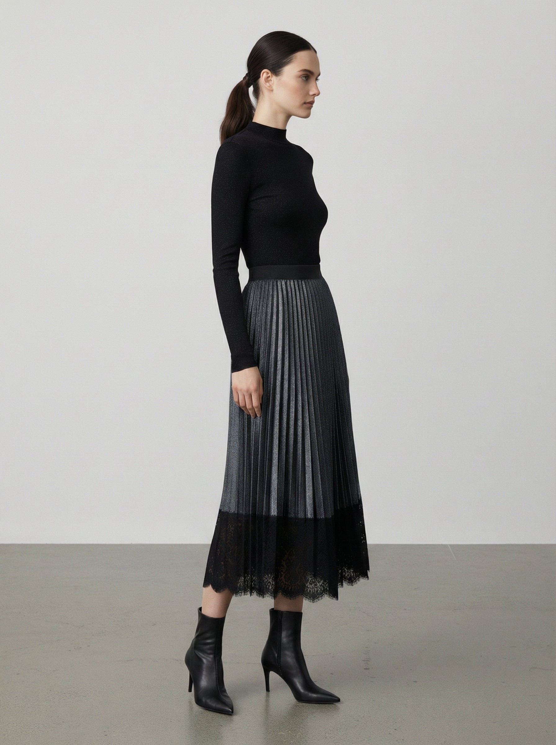 Gonna laminata con pizzo