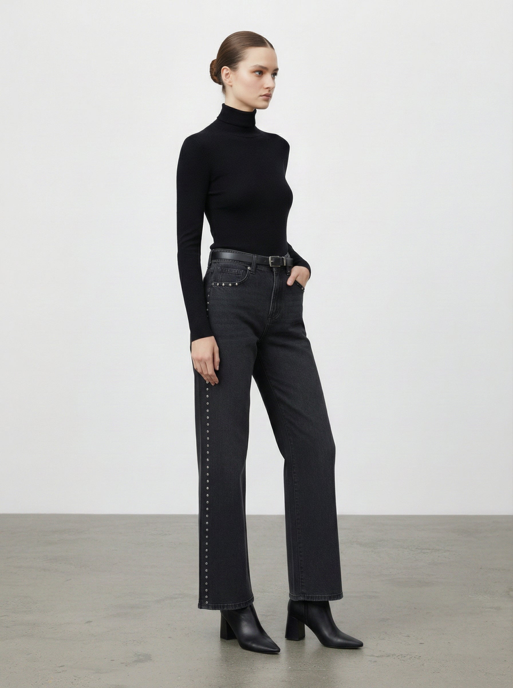 Jeans a gamba larga con bottoni