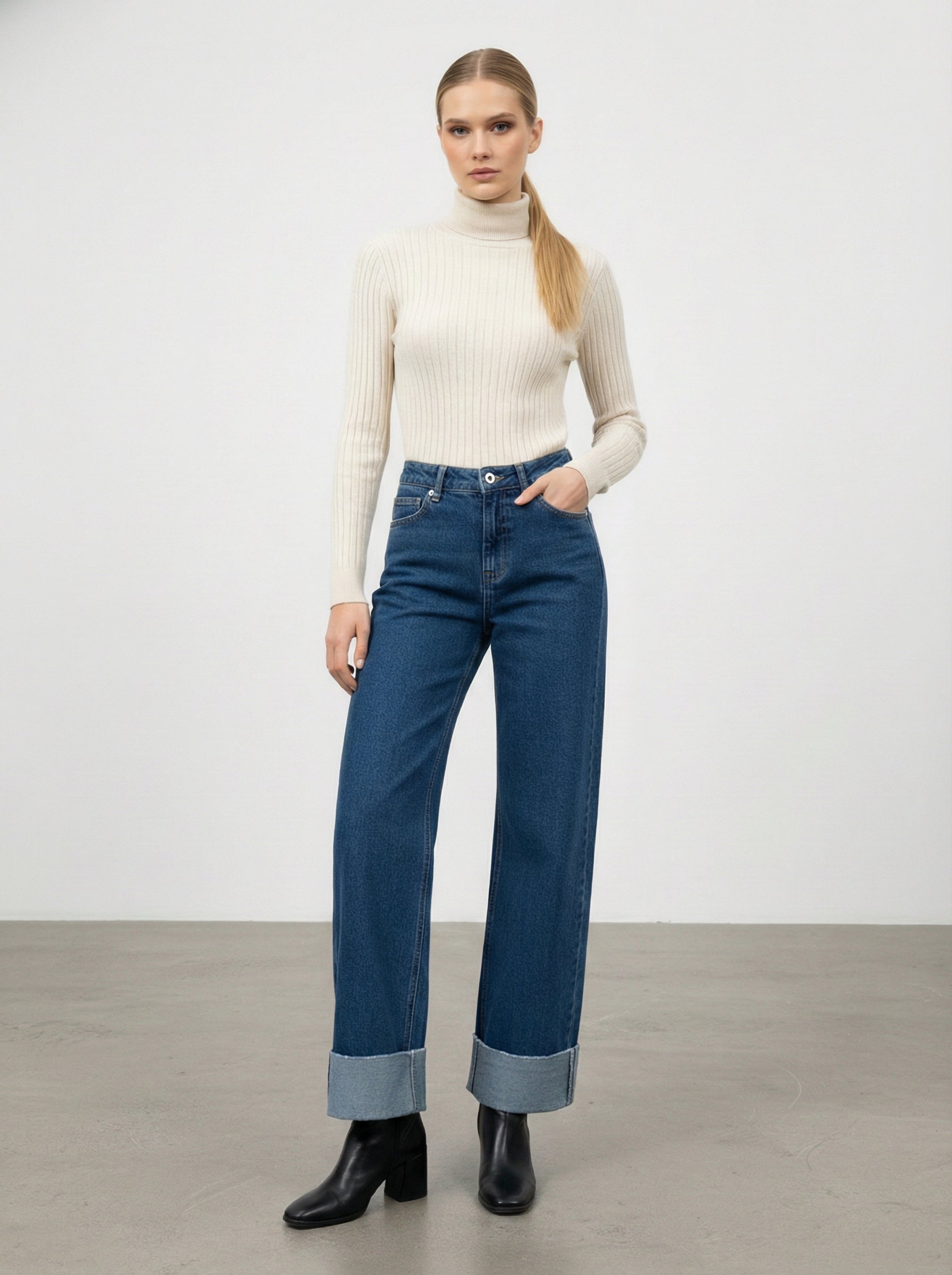 Jeans wide leg con risvolto