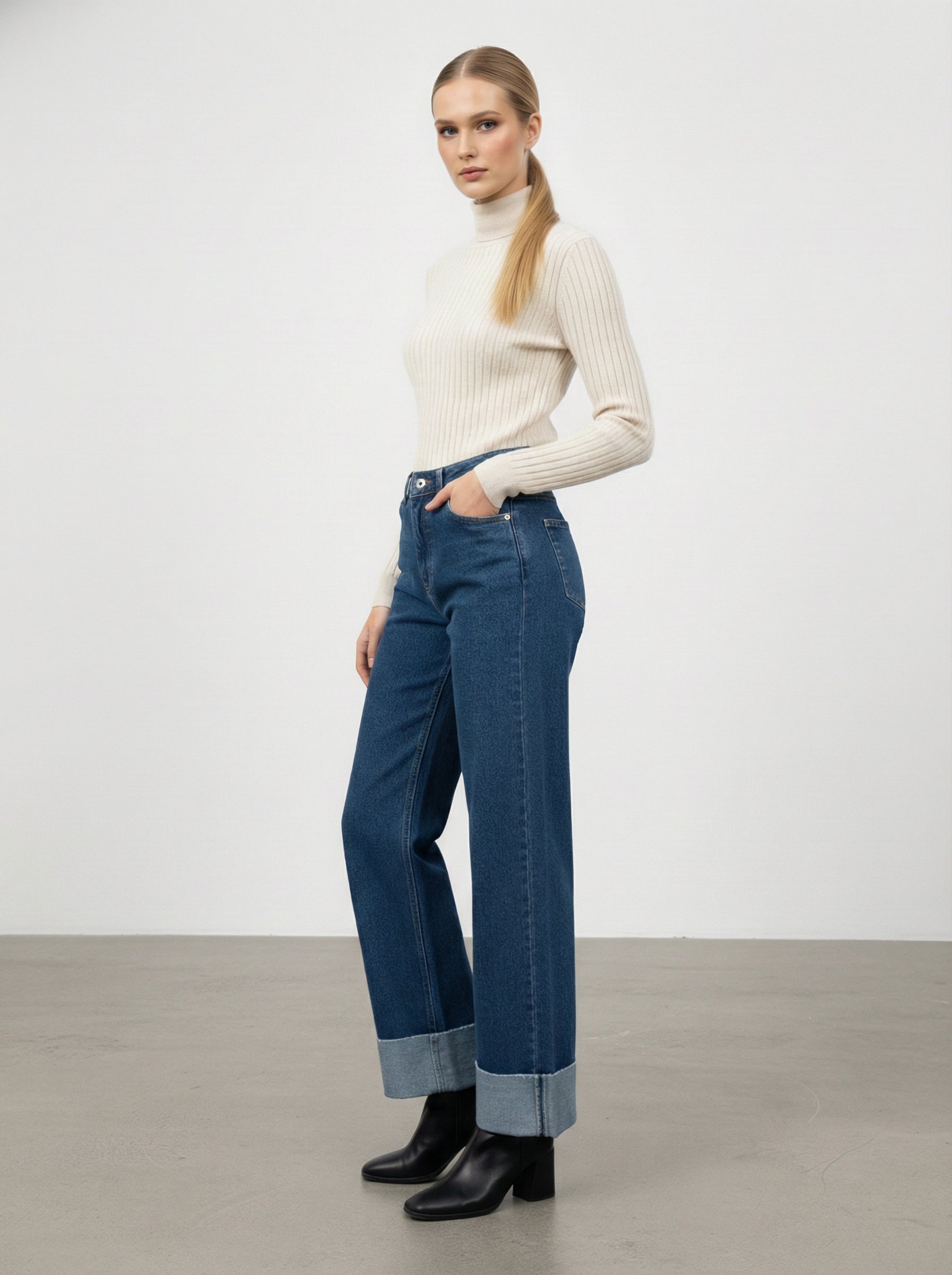Jeans wide leg con risvolto