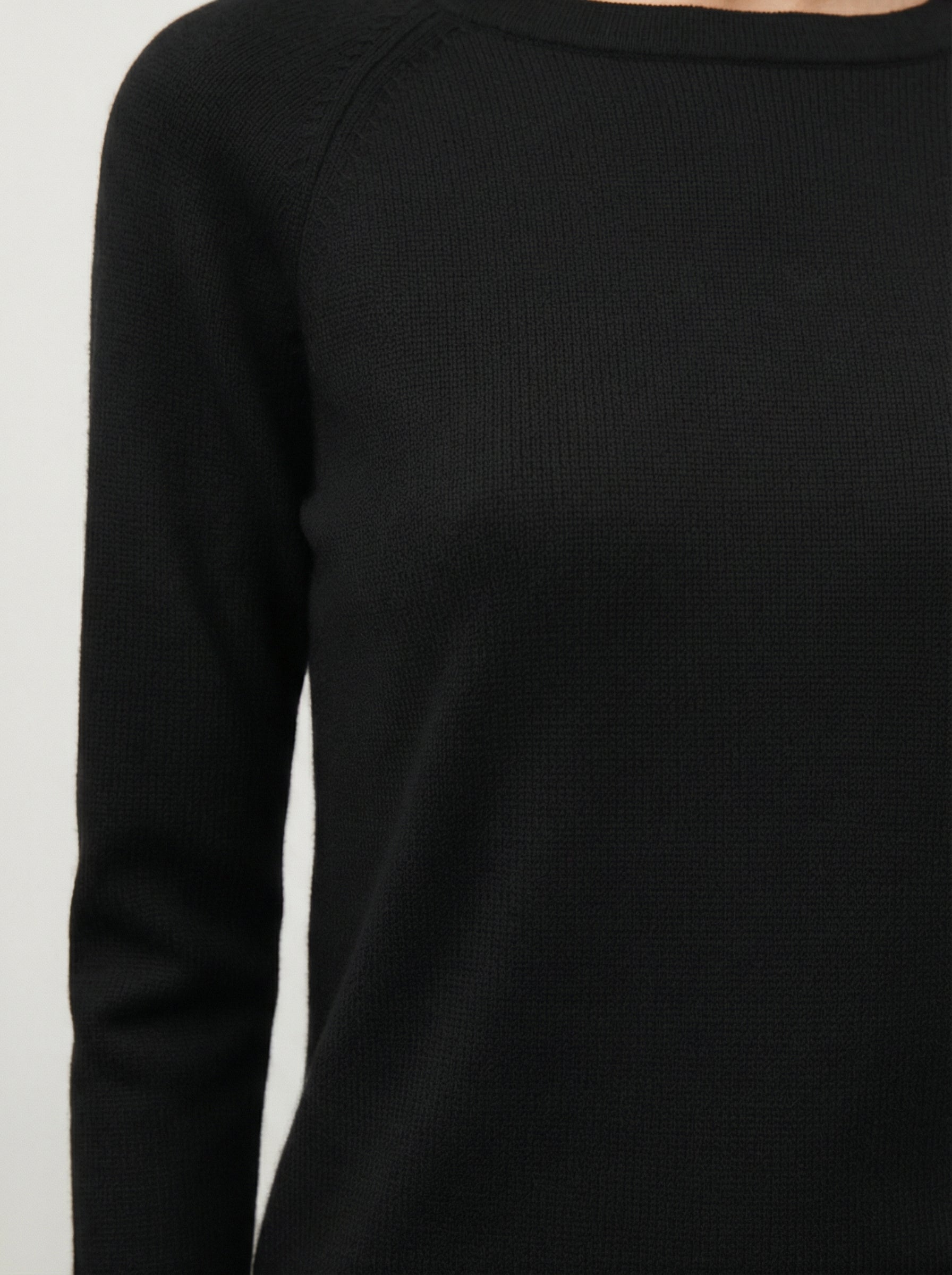 Maglia con scollo ampio