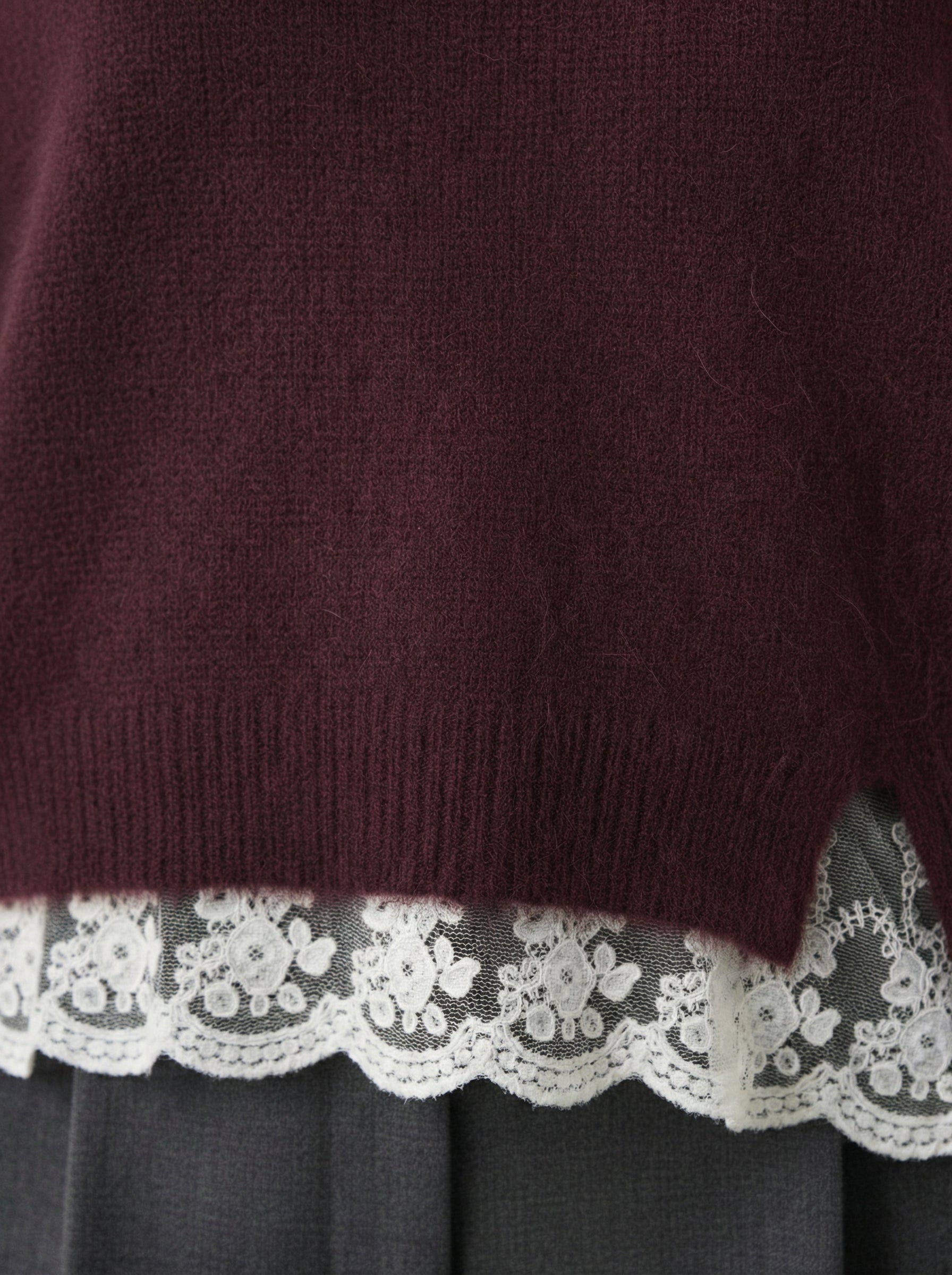 Maglia con bordo in pizzo