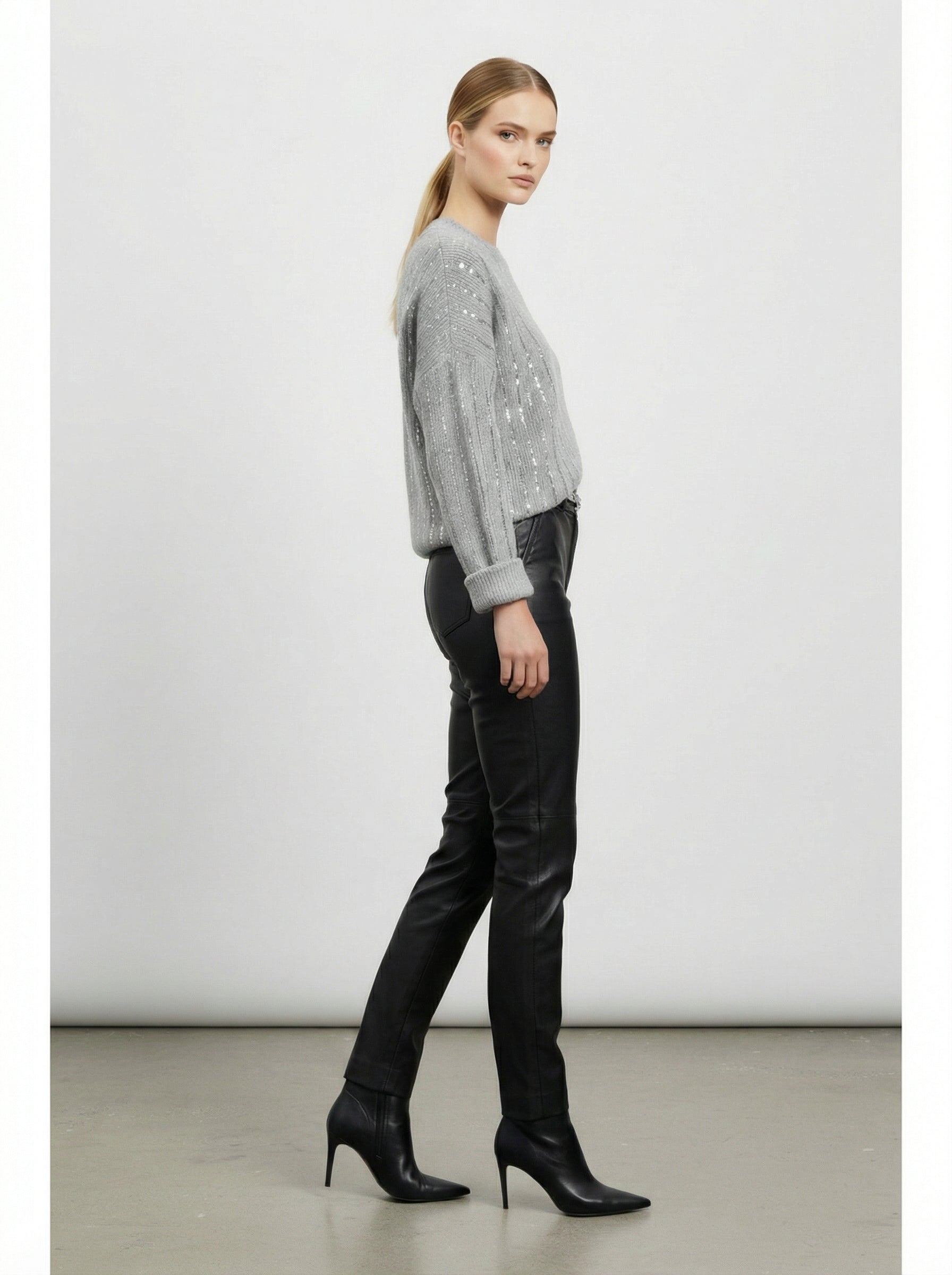 Maglia grigia con paillettes