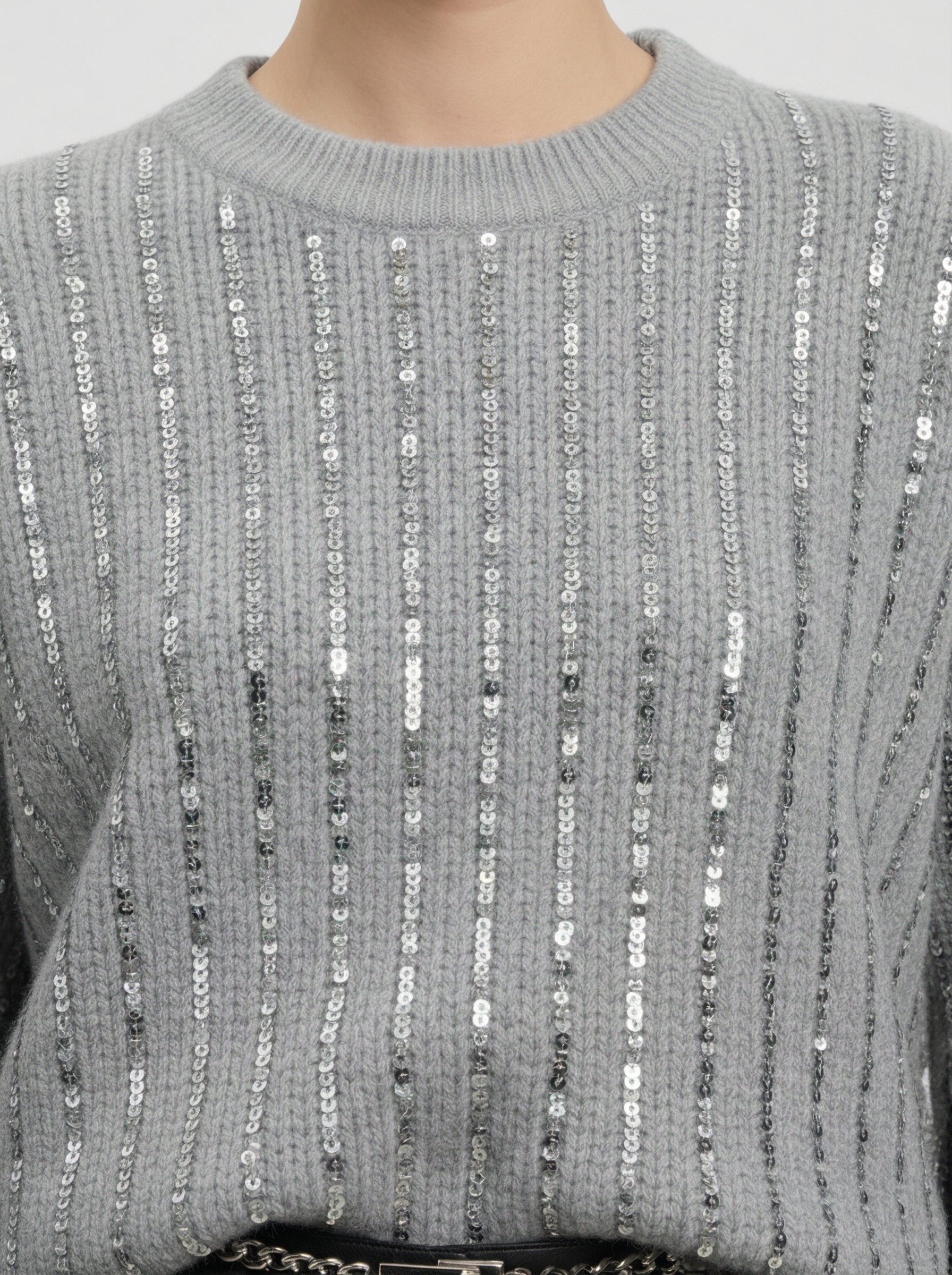 Maglia grigia con paillettes