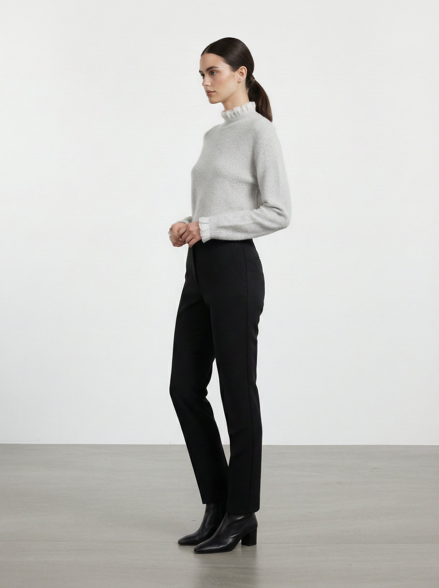 Maglia con colletto arricciato