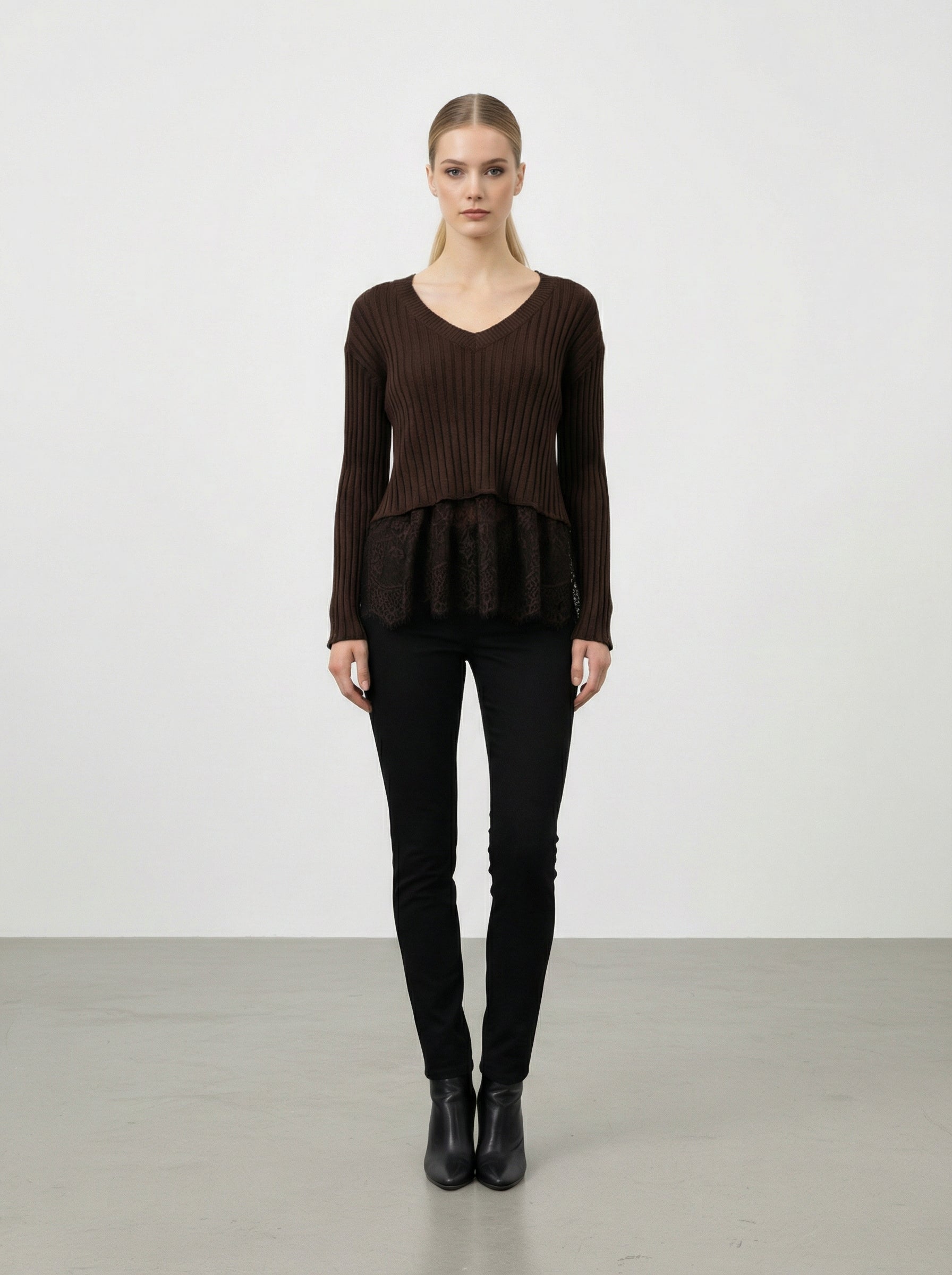 Maglia due pezzi con canottiera in pizzo