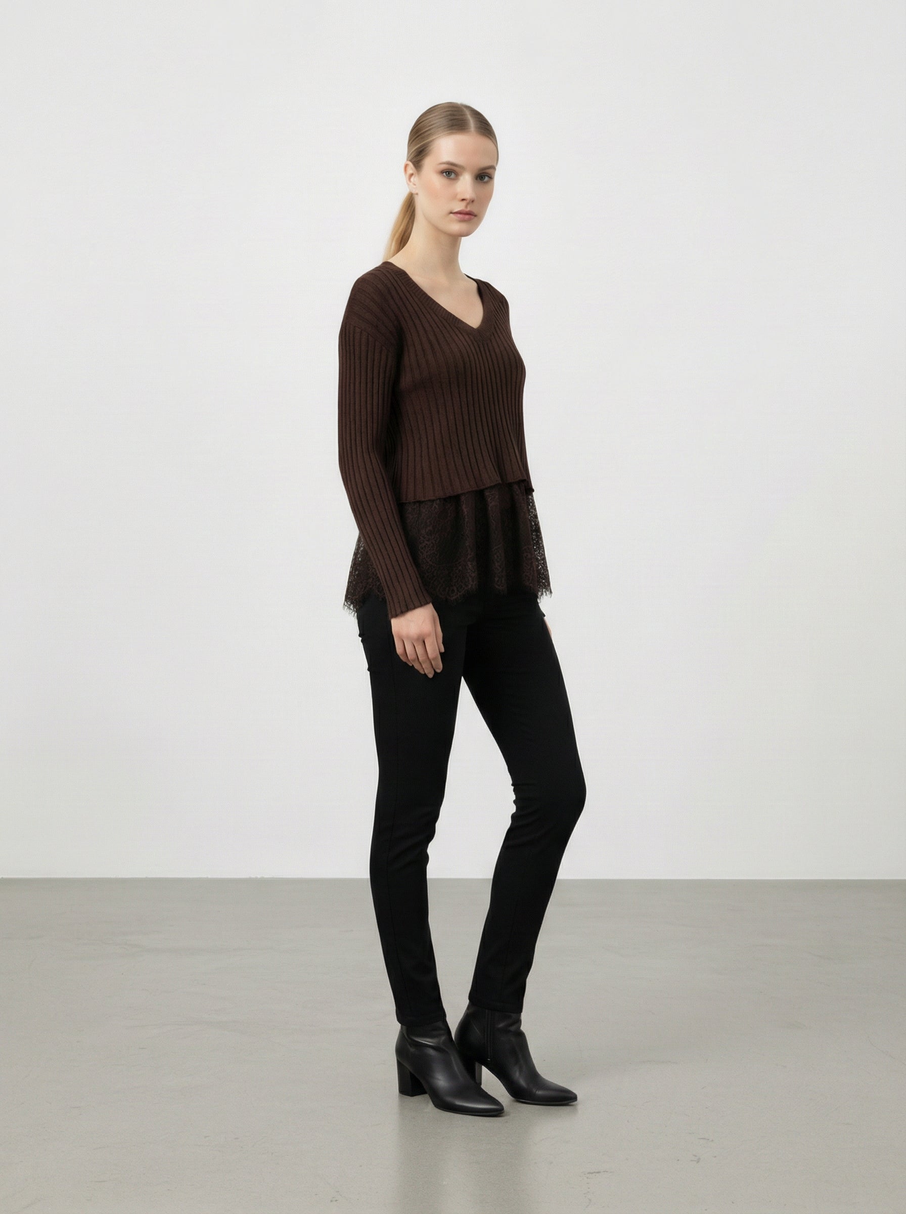 Maglia due pezzi con canottiera in pizzo