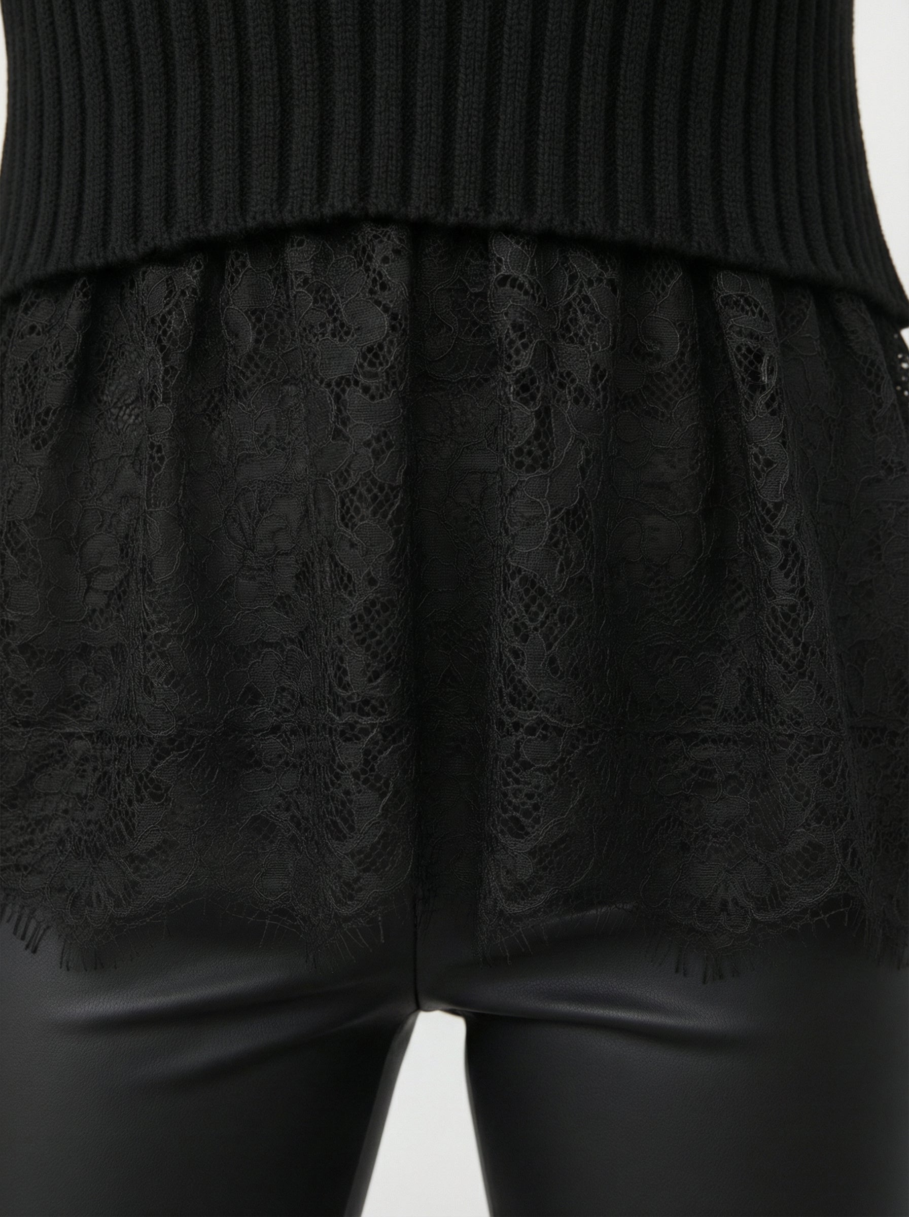 Maglia due pezzi con canottiera in pizzo