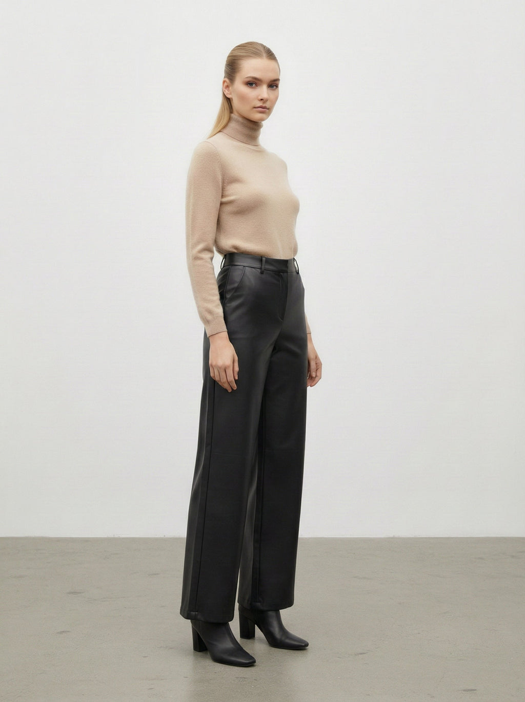 Pantaloni in pelle effetto