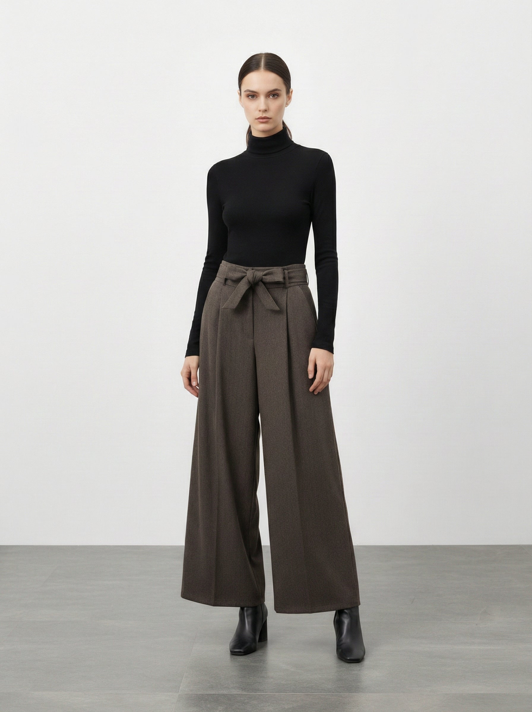 Pantalone ampio con cintura