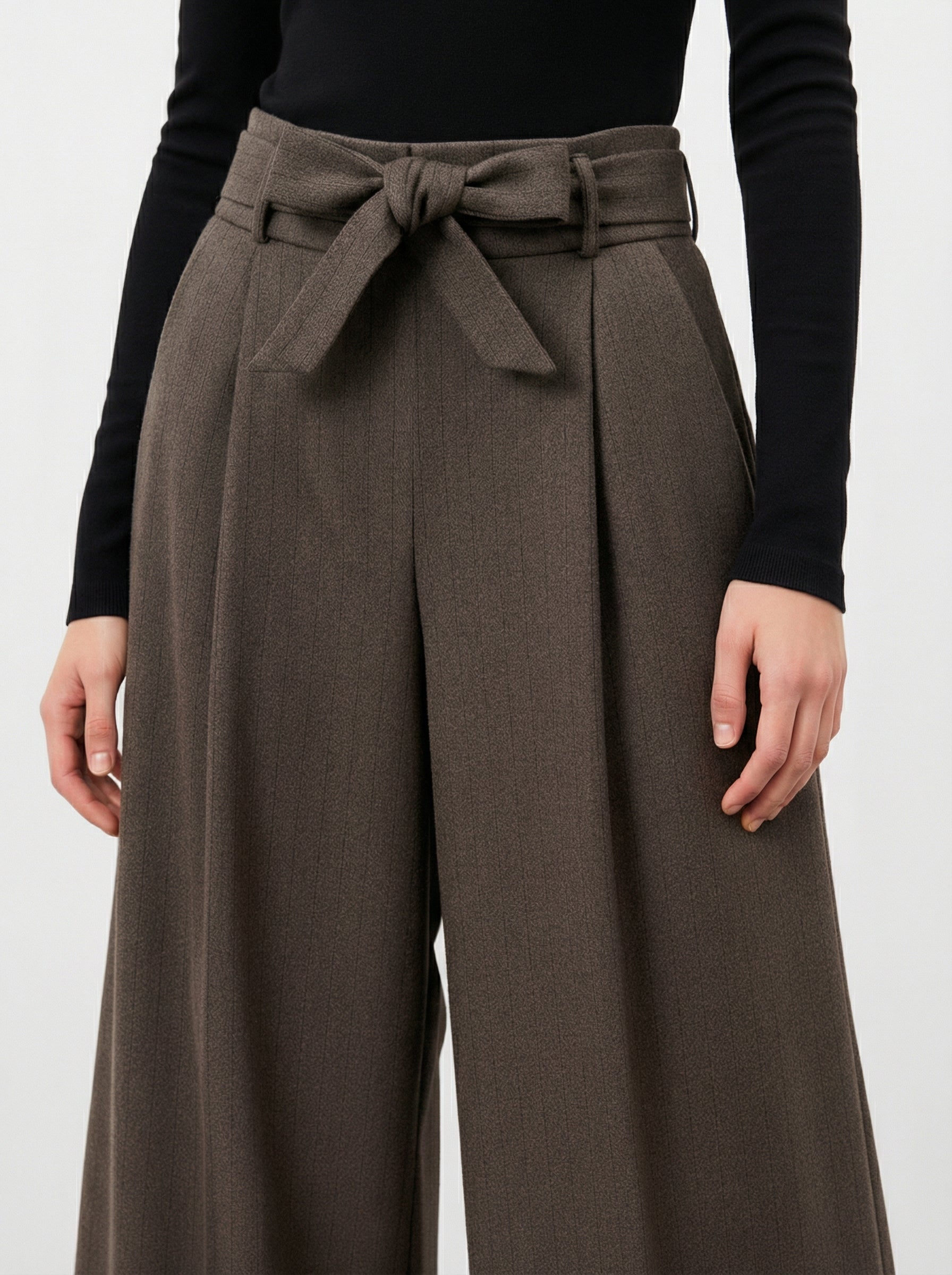 Pantalone ampio con cintura